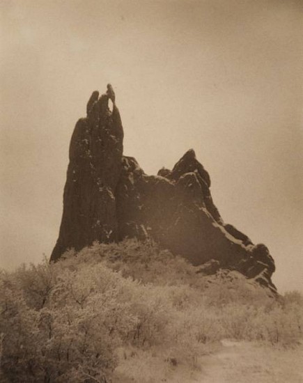 Laura Gilpin
Untitled, 1924
Platinum print
9 1/4 x 7 1/2 in. (23.5 x 19.1 cm)