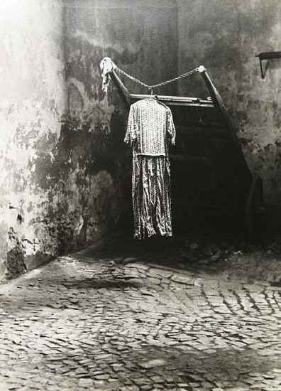 Miroslav Hak
Ve dvore (In the Courtyard), 1943
Gelatin silver print (black & white)
11 1/4 x 15 1/2 in. (28.6 x 39.4 cm)
From a portfolio of 10 prints titled "Moderni Ceska Fotografie" (Modern Czech Photography)