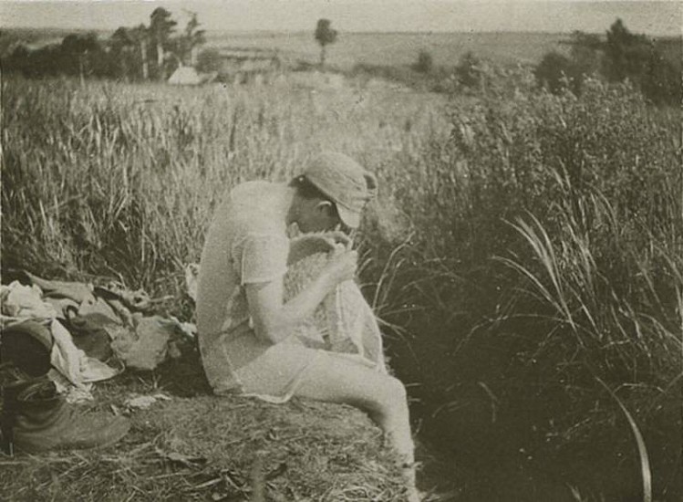 Andre Kertesz
Untitled (Self-portrait), August 12, 1915
Gelatin silver print (black & white)
1 1/2 x 2 in. (3.8 x 5.1 cm)
VintageContact print dated August 12, 1915