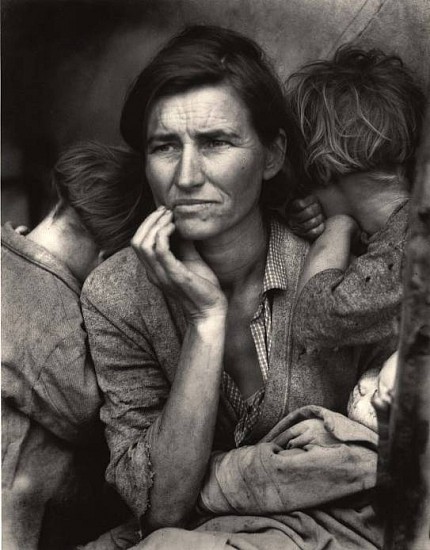 Dorothea Lange
Migrant Mother, Nipomo, California, 1936, c. 1950
Gelatin silver print (black & white)
14 x 11 in. (35.6 x 27.9 cm)
Printed in Berkeley under the direct supervision of the artist on warm-toned, matte-surface