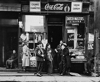 Walter Rosenblum -&nbsp;"Chick's Candy Store" Pitt Street, New York