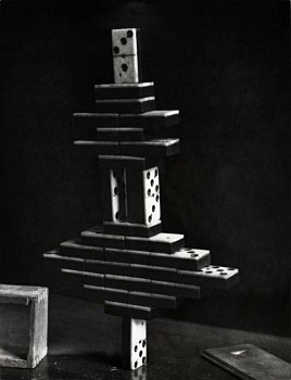 McDermott and McGough -&nbsp;Experiment upon the center of gravity made on a set of Dominoes