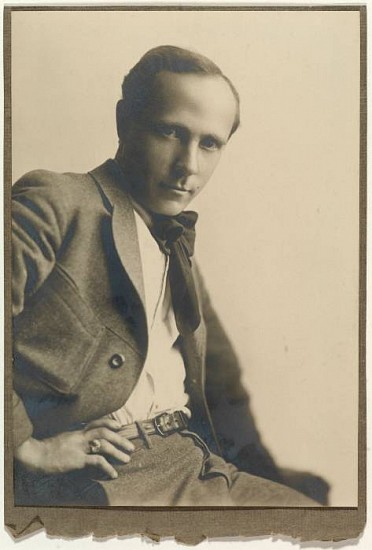 Edward Weston
Self-Portrait with Windsor Tie, 1914
Vintage gelatin silver print
6 1/2 x 4 1/2 in. (16.5 x 11.4 cm)
On an "English mat" mount