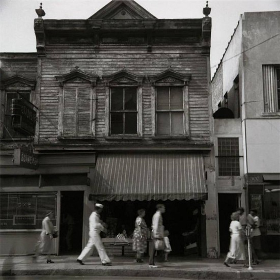 Robert Rauschenberg
Charleston Street, 1952
23 x 23 in. (58.4 x 58.4 cm)
Edition 13 of 50Black and white digital