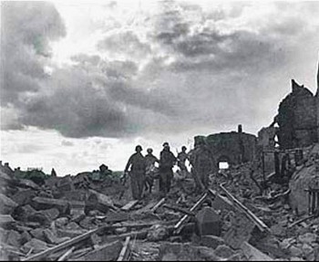 Walter Rosenblum -&nbsp;"Stretcher Bearers" St. Malo, France