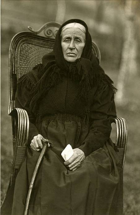 August Sander | Untitled (Frauenportrait/Portrait of a woman) | c