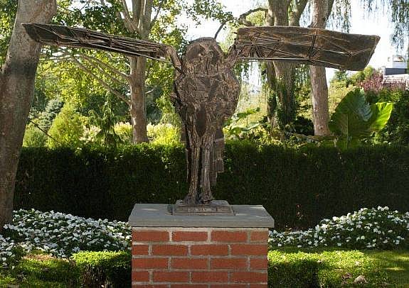 César
Hibou Aile, 1955-1982
Bronze
47 1/4 x 59 1/2 x 27 1/2 in. (120 x 151.1 x 69.9 cm)
Edition 8/8