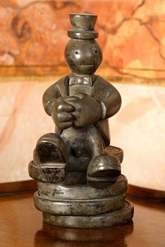 Tom Otterness -&nbsp;Man Sitting on Pennies