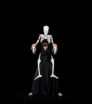Marina Abramovic - Standing with Skeleton