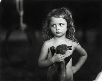 Sally Mann - Holding the weasel